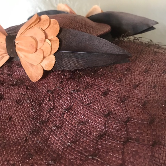 STRIKING 1940S\' GARNET STRAW WIDE BRIM HAT - FEATHER BOWS & MATCHING VEIL